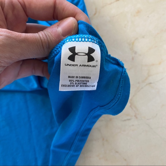 Under Armour Like New Semi-Fitted Heat Gear Top - Picture 4 of 5